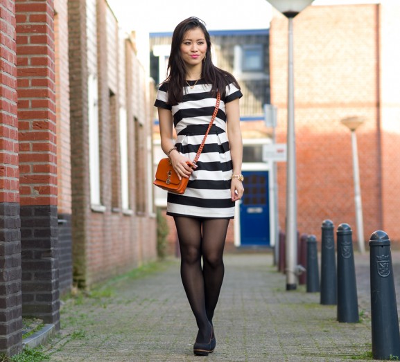 1200px-outfit-black-stripe-dress