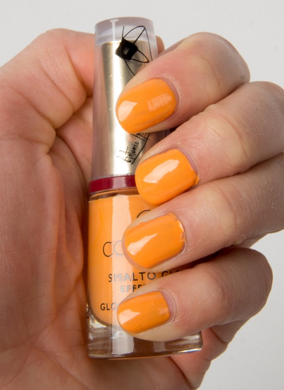 Okergeel-Collistar-Nagellak-swatch