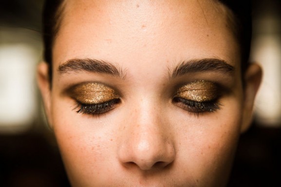 jason-wu-nyfw-ss14-eye-makeup-closed-gouden ooglook