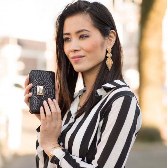 my-huong-outfit-striped-black-Michael-kors-clutch