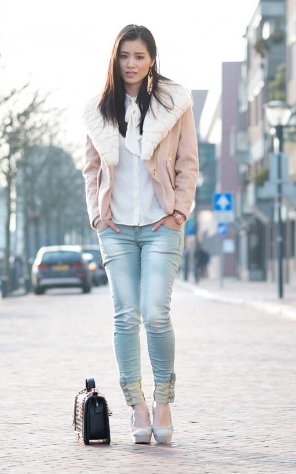 spring-city-look-sheinsidfe-outfit-jeans-blouse-chique-light