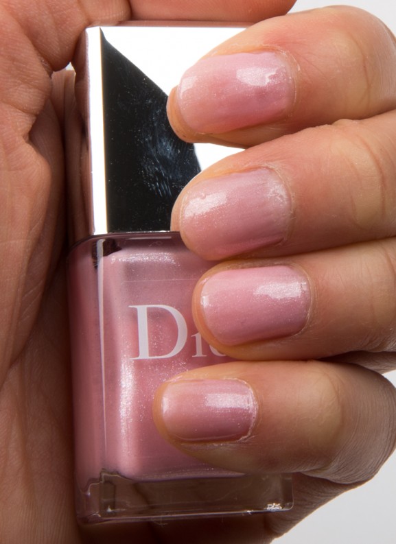 Dior-Vernis-Pink-Ruban-swatch-nagellak