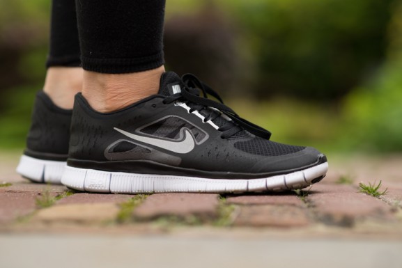 Black-nikes-free-run-50-woman