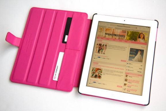 Fuchsia-glanzend-romantische-tablethoes-voor-de-iPad-2--the-beauty-musthaves