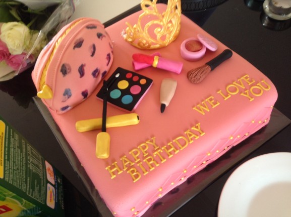 roze birthday cake make up beauty love it