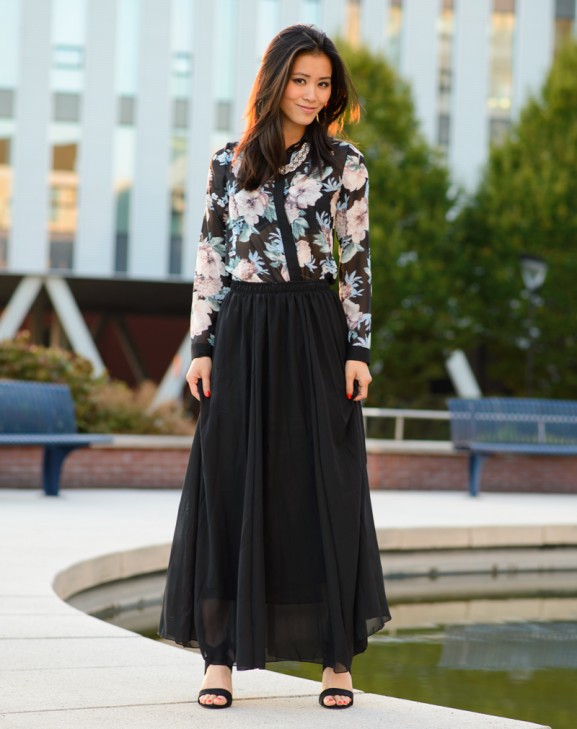 Outfit-black-maxi-skirt-blouse-flowers-chicwish-fashion-blogger