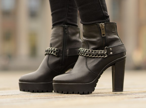 Bullboxer-black-boots-heels-laarsjes-chain