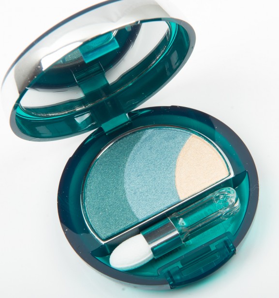 Silk-eyeshadow-effect-contrast-blue-collistar-kartell