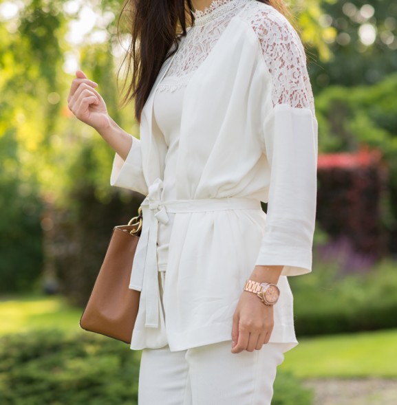 all-white-outfit-blogger-my-huong-details-michael-kors