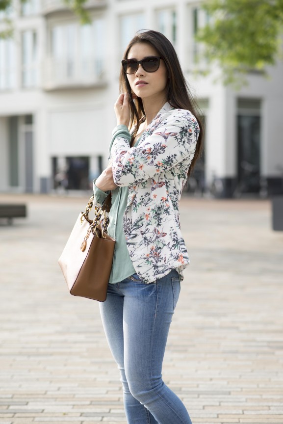 Outfit floral blazer pastel green