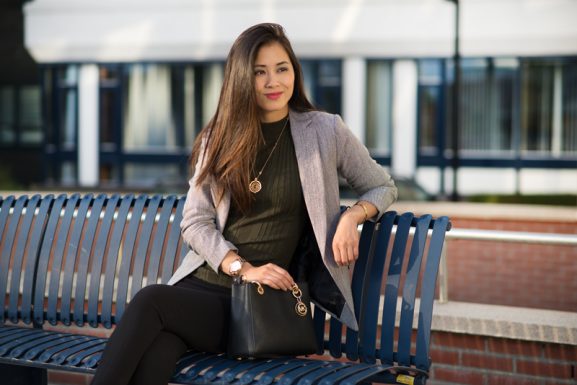 outfit-stylish-casual-business-look-blazer-grey-kaki-black-pantalon