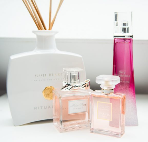 goji-berry-rituals_givenchy-very-irresitible_miss-dior_chanel-coco_mademoiselle
