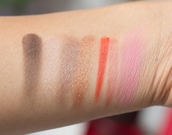 Swatches-YSL-travel-Palette_eyeshadow_pigmentatie_lipstick_blush